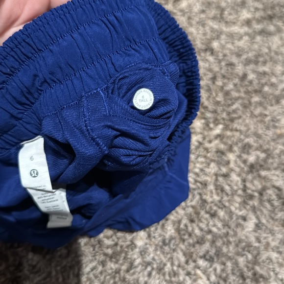 LULULEMON Hotty Hot Short II *Long 4"
Jet Stream (First Release) - Picture 16 of 16